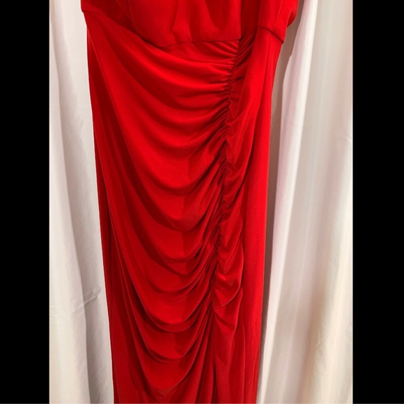 NEW $188 XSCAPE Keyhole One-Shoulder Evening Gown - Picture 4 of 8